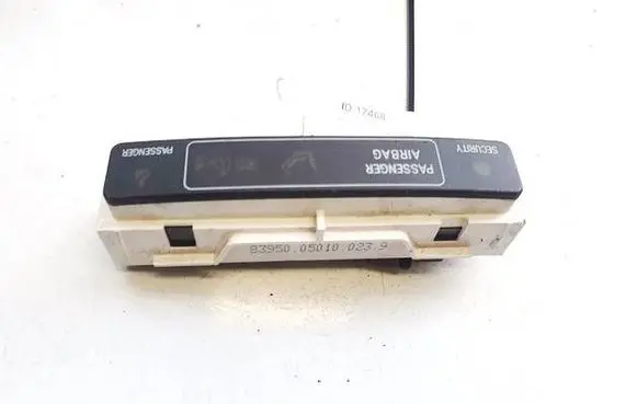 Toyota Avensis T270 Passenger airbag on/off switch 8395005010