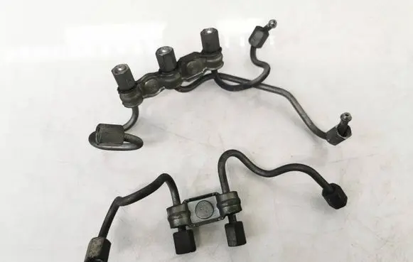 Toyota Auris 150 Fuel injector supply line/pipe 