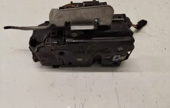 Audi A6 S6 C5 4B Front door lock 4B1837016G