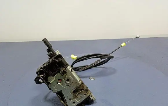 Peugeot Expert Rear door lock 24099158
