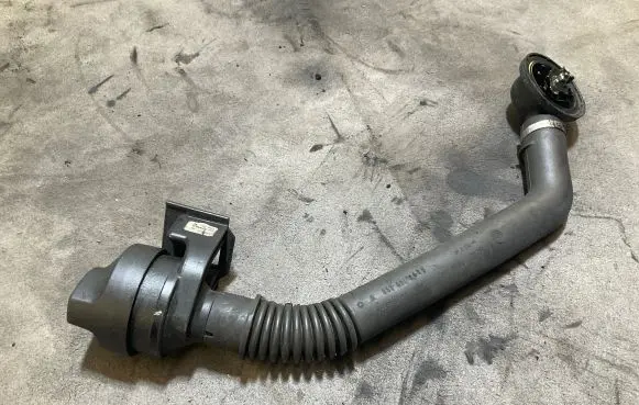 Mercedes-Benz Sprinter W906 Oil fill pipe A6510100469 0212632A
