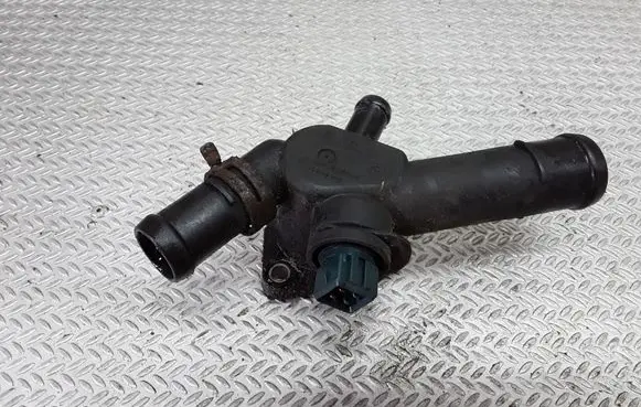 Volkswagen Golf IV Engine coolant pipe/hose 06A121133D