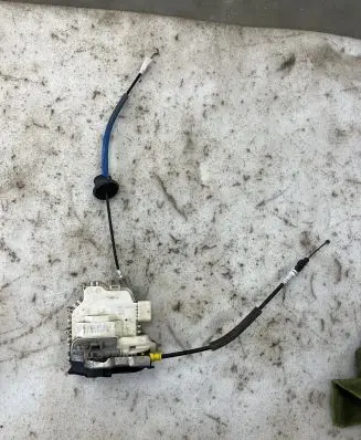 Audi TT TTS Mk2 Front door lock 8J1837016