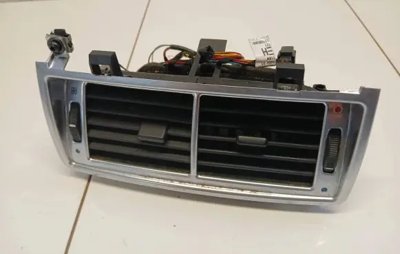 Land Rover Range Rover L322 Rear air vent grill 64228385389 11868010 64226901346