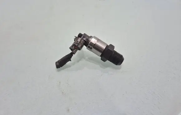 Toyota Avensis T250 Fuel pressure sensor FG000102