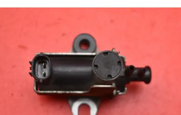 Toyota Auris 150 Vacuum valve 25819-33030