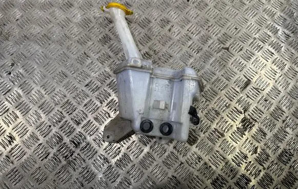 Toyota Yaris Windshield washer fluid reservoir/tank E9001062