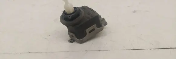 Opel Astra G Headlight level adjustment motor 90590665