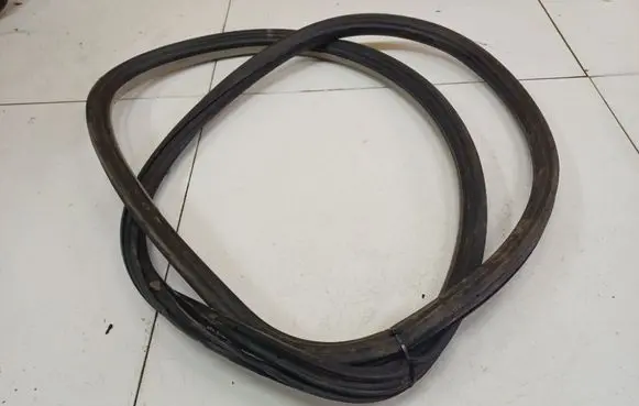 Volkswagen PASSAT B5 Rubber seal front coupe door 