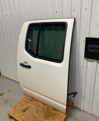 Nissan Navara D40 Rear door