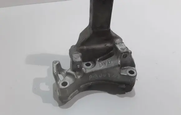 Peugeot 3008 I Engine mounting bracket