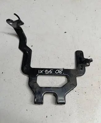 Engine mount bracket