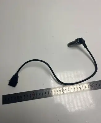 Volkswagen PASSAT B5 Crankshaft position sensor 028907319B
