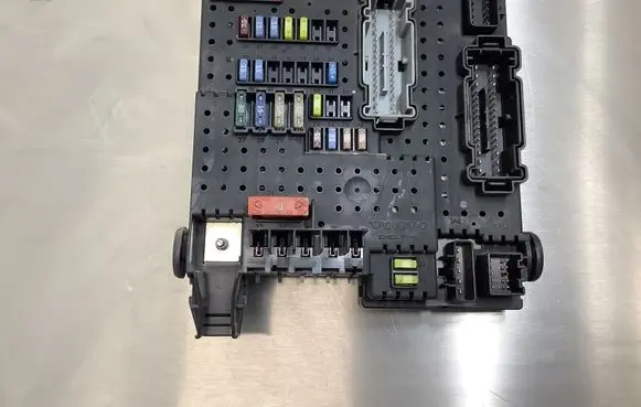 Volvo XC90 Fuse module 8676391 12217799 04W235