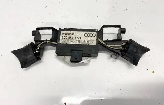 Audi A4 S4 B5 8D Alarm control unit/module 8d0951177a