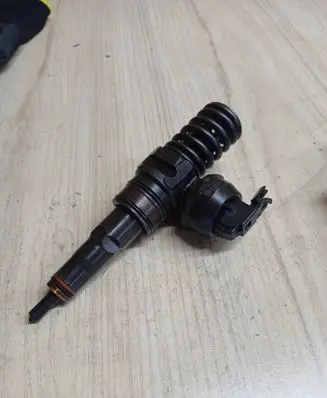 Seat Alhambra (Mk1) Fuel injector 038130073BJ