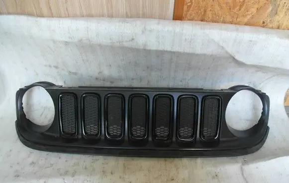 Jeep Renegade Front bumper upper radiator grill 735587827