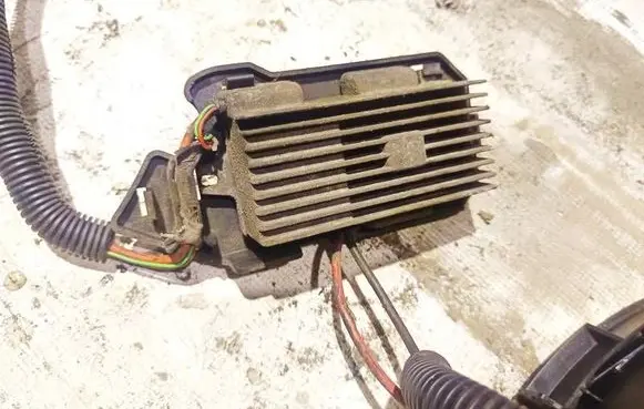 Fiat Stilo Coolant fan relay 837902300