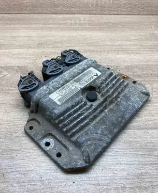 Renault Trafic II (X83) Engine control unit/module ECU 8200444583 8200444586 WITHPLUG