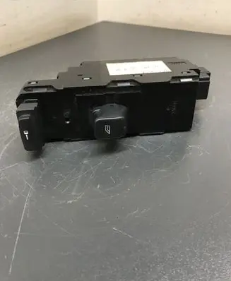 Volvo V70 Electric window control switch 30658147