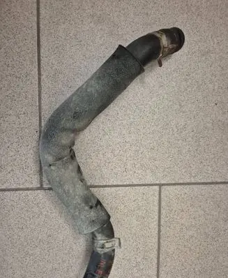 Engine coolant pipe/hose