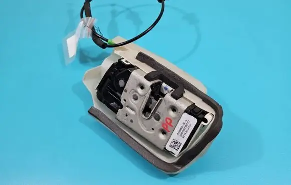 Tesla Model 3 Front door lock 1068963-00-L IMPRK1436939