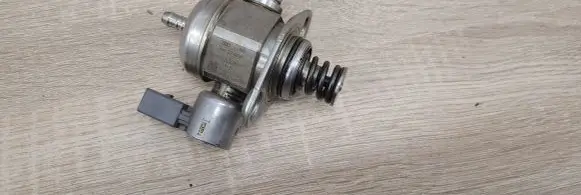 Audi A3 S3 8P Fuel injection high pressure pump 06H127025P