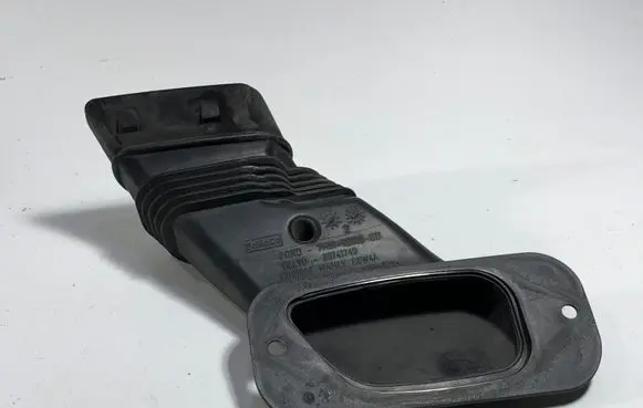 Volvo C30 Air intake duct part 30741749 7M519E635GD