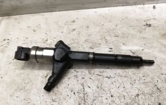 Nissan Primera Fuel injector 16600AU60011C02577AU6