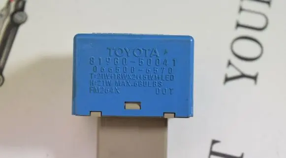 Lexus LS 460 - 600H Hazard warning light relay 8198050041