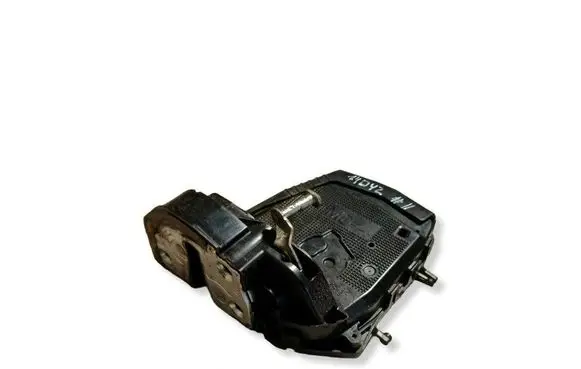 Toyota Yaris Rear door lock MD4