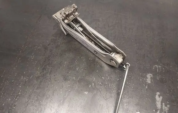 Audi A4 S4 B5 8D Lift Jack 8L0011031A