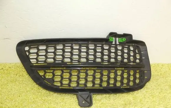 Volkswagen Touareg I Front bumper lower grill 7L6853666B