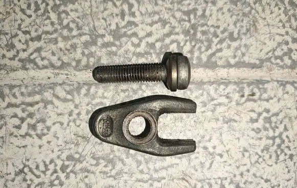 Volvo S40, V40 Fuel Injector clamp holder 
