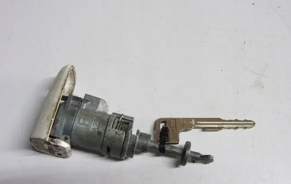 Mitsubishi ASX Front door lock (next to the handle) ASXWKADKAKLUCZYKI