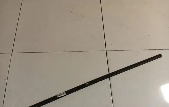Mitsubishi Grandis Front door glass trim molding 
