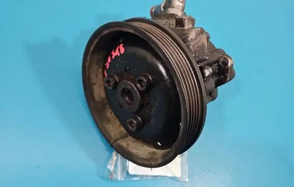Volkswagen PASSAT B5.5 Power steering pump 8D0145156K IMPRK1530318