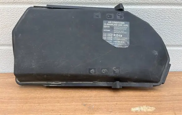 Mercedes-Benz S W220 Fuse box cover 2205400182 08512150