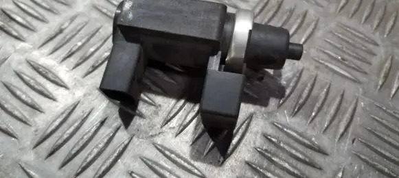 Audi A4 S4 B6 8E 8H Turbo solenoid valve 8e0906628