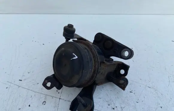 Engine mount bracket