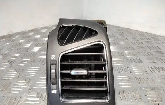 Chevrolet Captiva Dashboard side air vent grill/cover trim 96962075