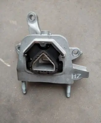 Peugeot 208 Engine mount bracket 9826551380