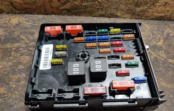 Volkswagen PASSAT B7 Fuse module 3C0937125A