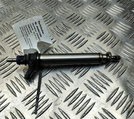 Mercedes-Benz GLE W167 Fuel injector A2560705600 0261500805