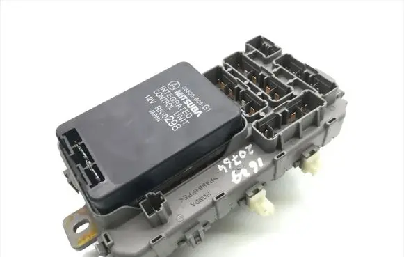 Honda CR-V Fuse module 38600-S04-G1