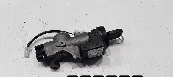 Nissan Almera N16 Ignition lock c9918