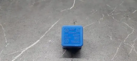 Alfa Romeo 145 - 146 Fuel pump relay 7573490