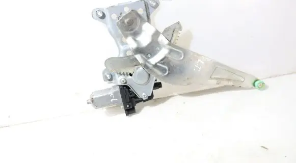 Suzuki SX4 S-Cross Rear window lifting mechanism without motor