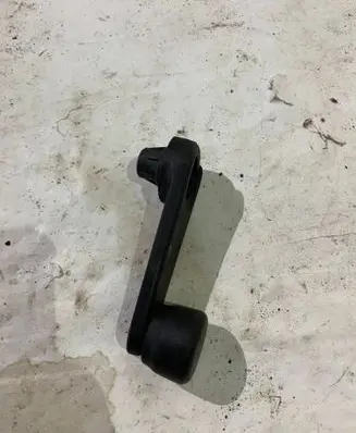 BMW 3 E46 Rear door window winding handle 81225032
