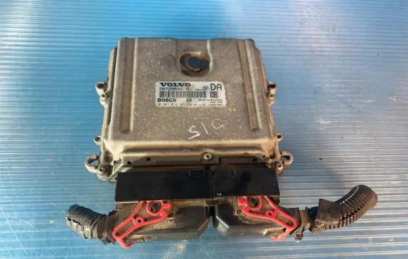 Volvo S60 Engine control unit/module 30729826A 0281012103